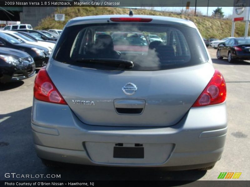 Magnetic Gray / Charcoal 2009 Nissan Versa 1.8 S Hatchback