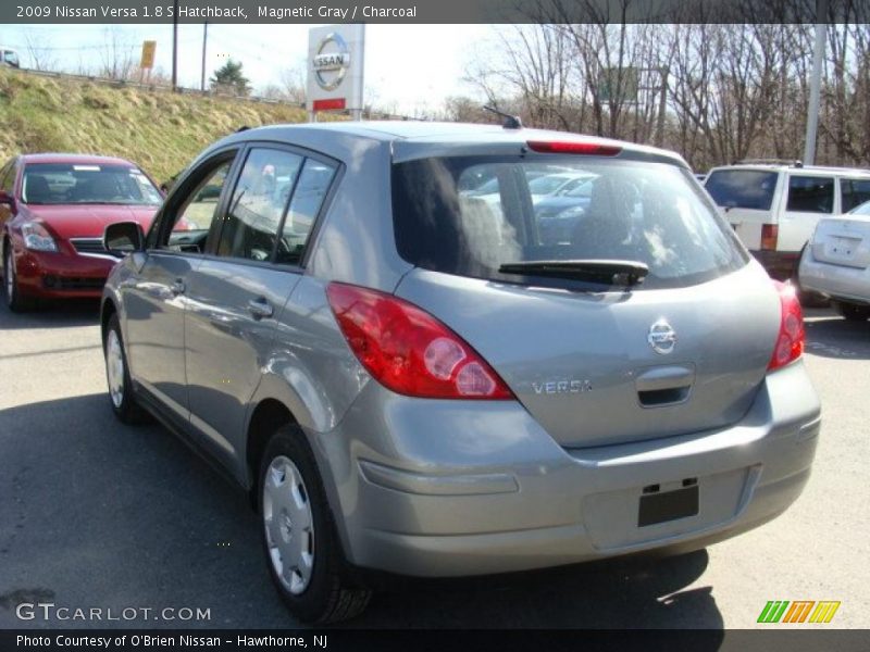 Magnetic Gray / Charcoal 2009 Nissan Versa 1.8 S Hatchback