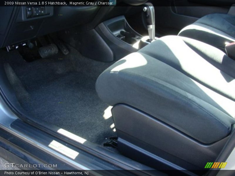 Magnetic Gray / Charcoal 2009 Nissan Versa 1.8 S Hatchback