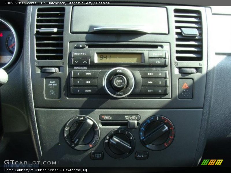 Magnetic Gray / Charcoal 2009 Nissan Versa 1.8 S Hatchback