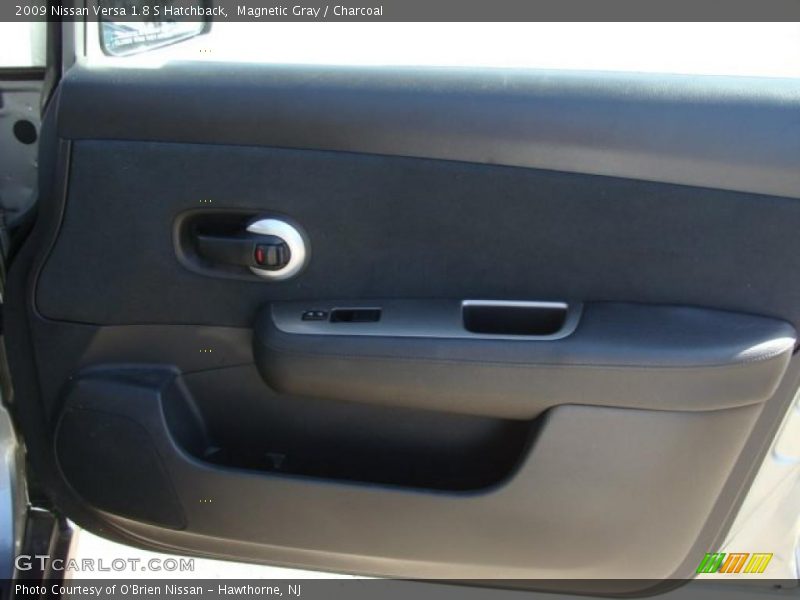 Magnetic Gray / Charcoal 2009 Nissan Versa 1.8 S Hatchback