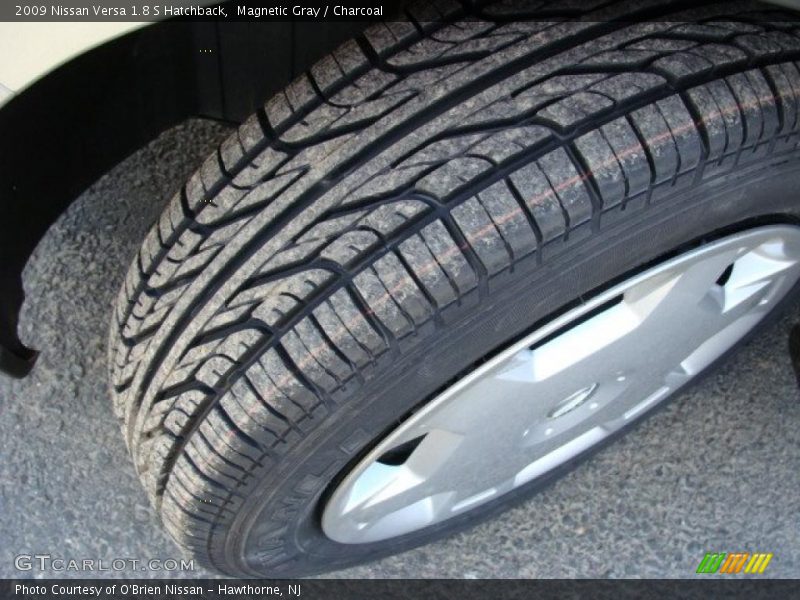 Magnetic Gray / Charcoal 2009 Nissan Versa 1.8 S Hatchback