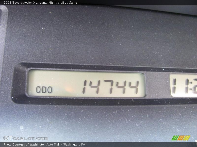 Lunar Mist Metallic / Stone 2003 Toyota Avalon XL
