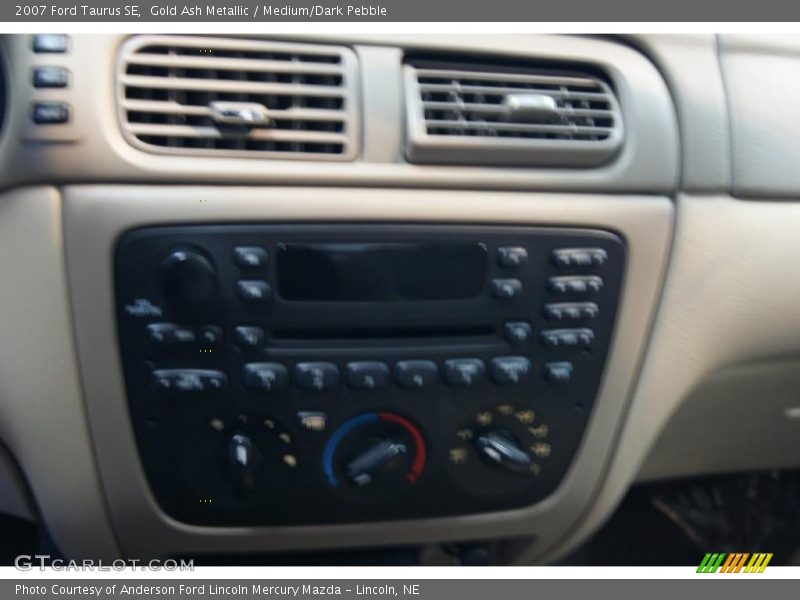 Gold Ash Metallic / Medium/Dark Pebble 2007 Ford Taurus SE