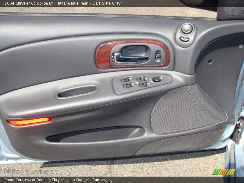 Butane Blue Pearl / Dark Slate Gray 2004 Chrysler Concorde LXi