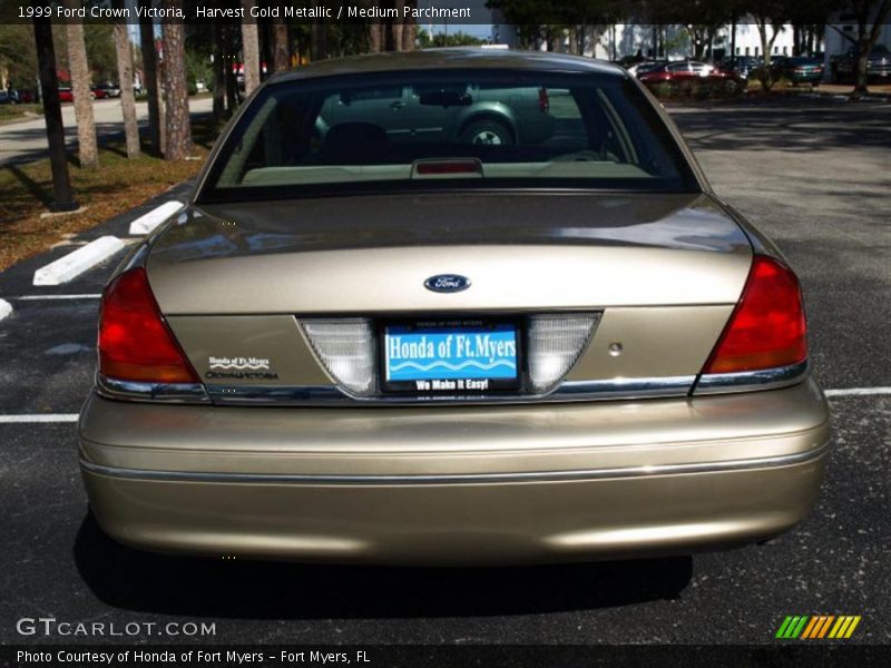 Harvest Gold Metallic / Medium Parchment 1999 Ford Crown Victoria