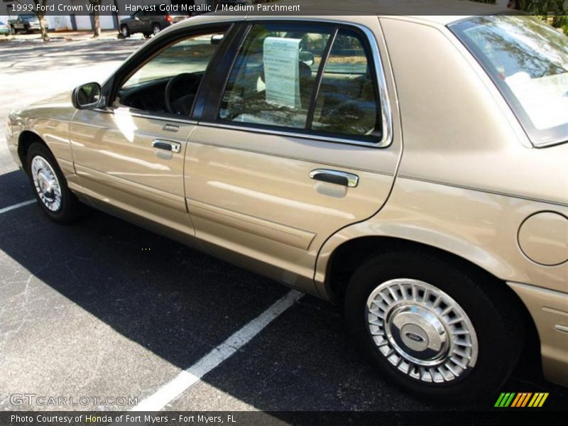 Harvest Gold Metallic / Medium Parchment 1999 Ford Crown Victoria