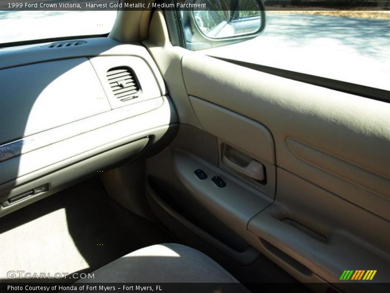 Harvest Gold Metallic / Medium Parchment 1999 Ford Crown Victoria