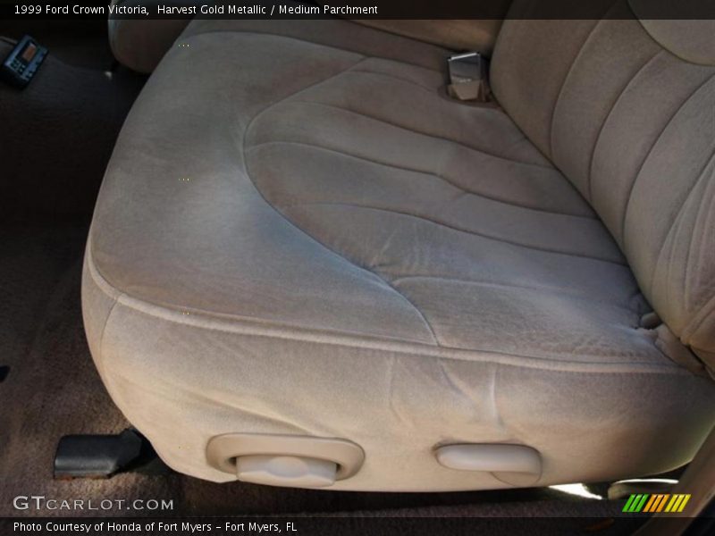 Harvest Gold Metallic / Medium Parchment 1999 Ford Crown Victoria