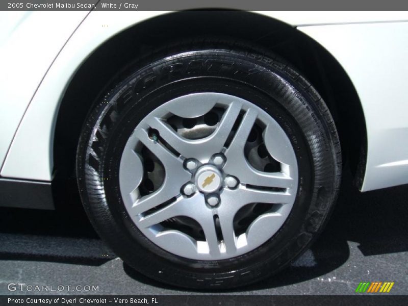 White / Gray 2005 Chevrolet Malibu Sedan