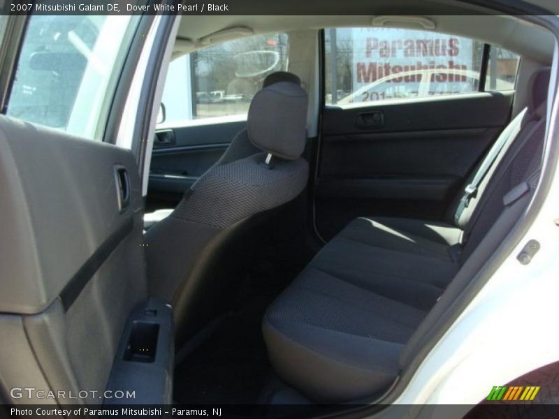 Dover White Pearl / Black 2007 Mitsubishi Galant DE