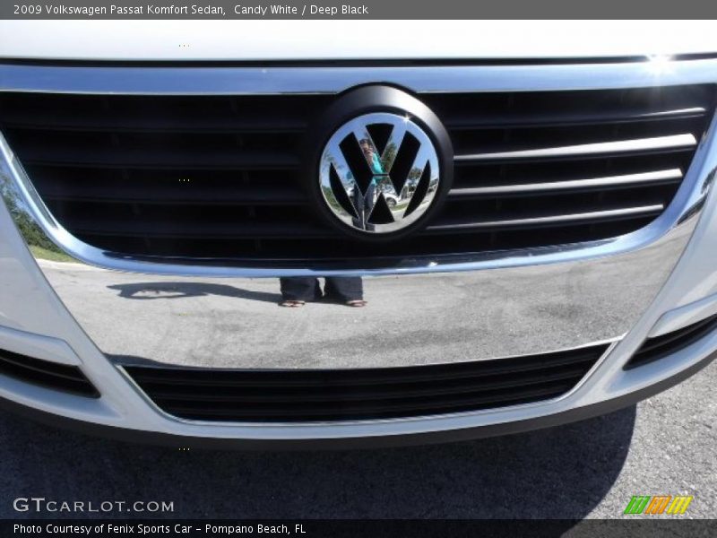 Candy White / Deep Black 2009 Volkswagen Passat Komfort Sedan
