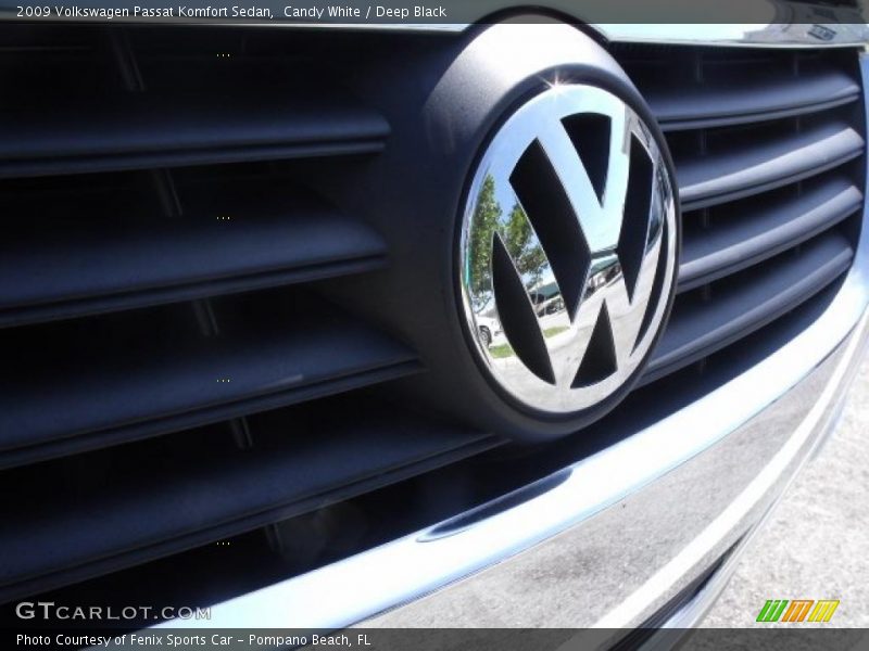 Candy White / Deep Black 2009 Volkswagen Passat Komfort Sedan