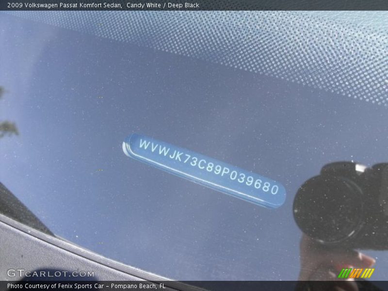 Candy White / Deep Black 2009 Volkswagen Passat Komfort Sedan
