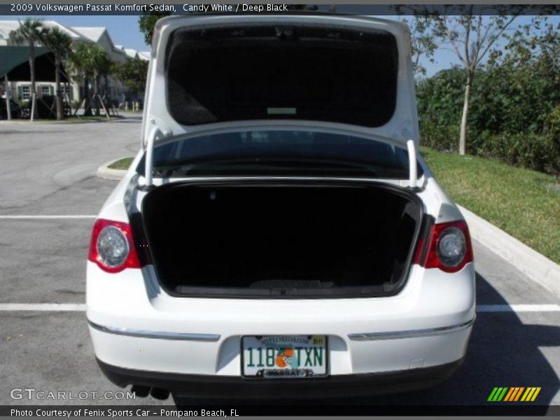 Candy White / Deep Black 2009 Volkswagen Passat Komfort Sedan