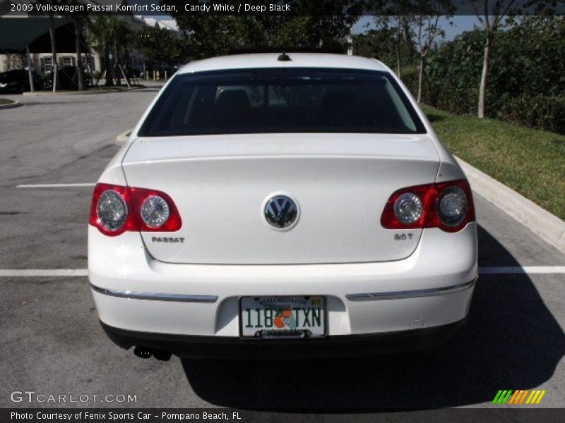 Candy White / Deep Black 2009 Volkswagen Passat Komfort Sedan