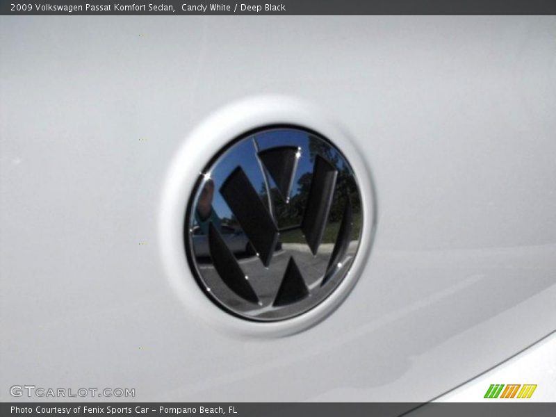 Candy White / Deep Black 2009 Volkswagen Passat Komfort Sedan