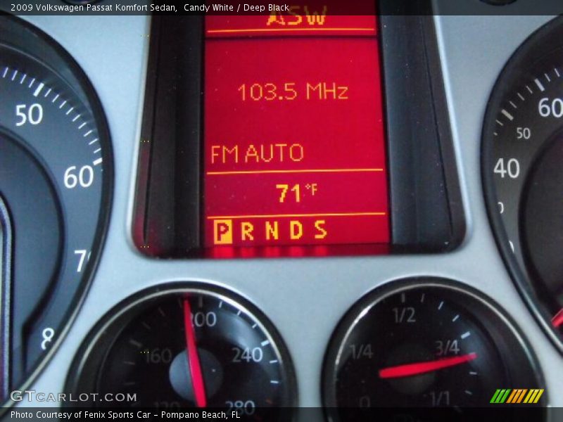 Candy White / Deep Black 2009 Volkswagen Passat Komfort Sedan