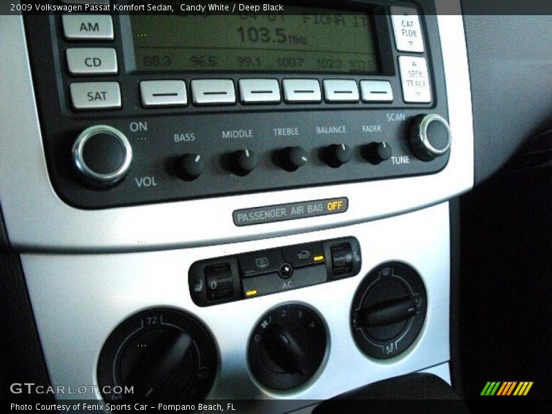 Candy White / Deep Black 2009 Volkswagen Passat Komfort Sedan