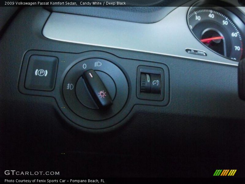 Candy White / Deep Black 2009 Volkswagen Passat Komfort Sedan