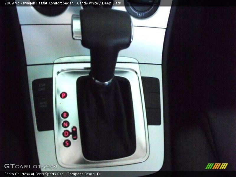 Candy White / Deep Black 2009 Volkswagen Passat Komfort Sedan