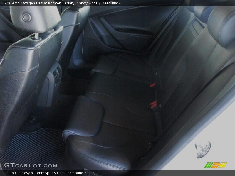 Candy White / Deep Black 2009 Volkswagen Passat Komfort Sedan