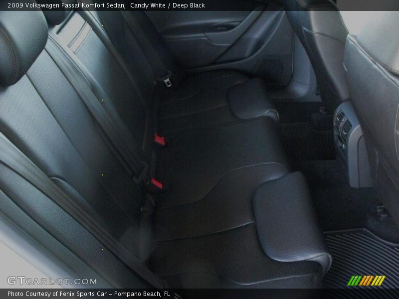 Candy White / Deep Black 2009 Volkswagen Passat Komfort Sedan