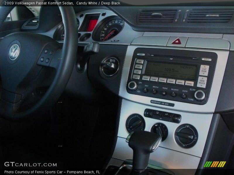 Candy White / Deep Black 2009 Volkswagen Passat Komfort Sedan