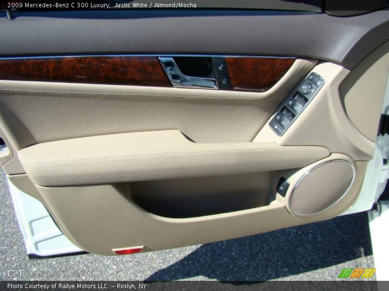 Arctic White / Almond/Mocha 2009 Mercedes-Benz C 300 Luxury