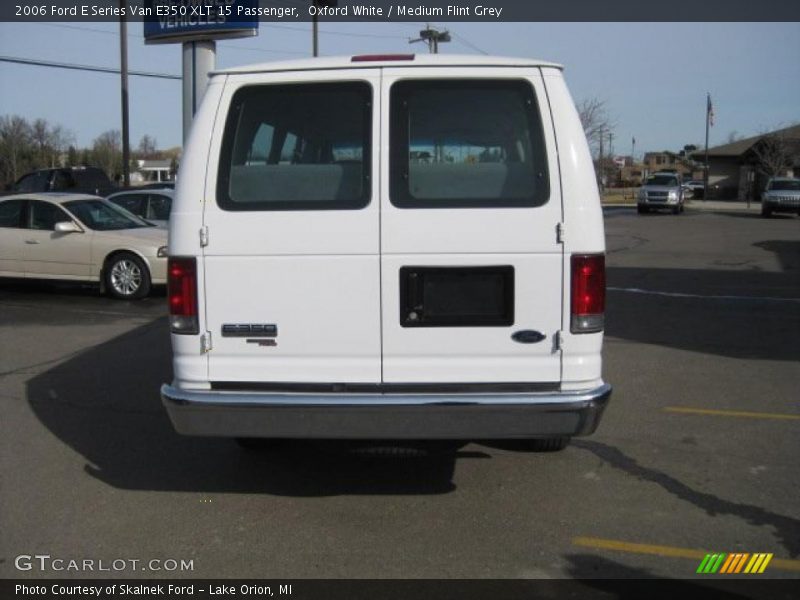 Oxford White / Medium Flint Grey 2006 Ford E Series Van E350 XLT 15 Passenger