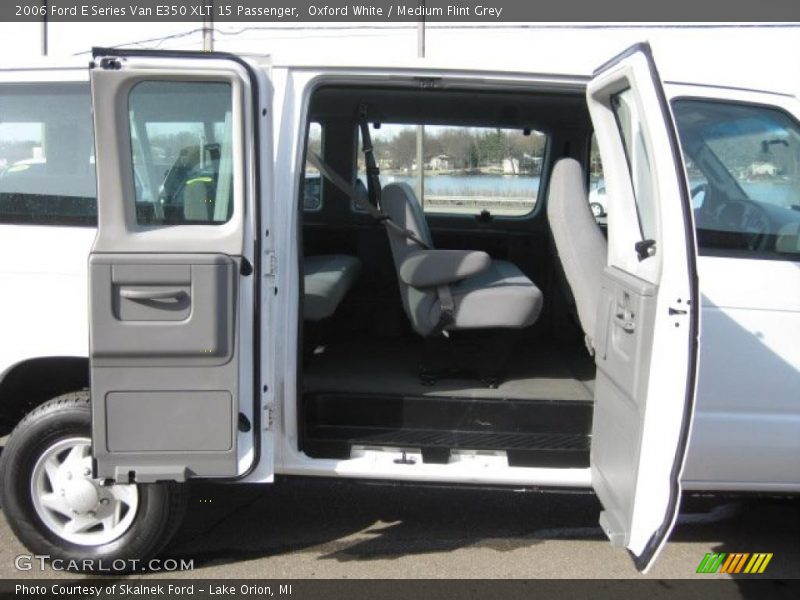Oxford White / Medium Flint Grey 2006 Ford E Series Van E350 XLT 15 Passenger