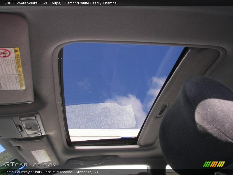 Diamond White Pearl / Charcoal 2000 Toyota Solara SE V6 Coupe