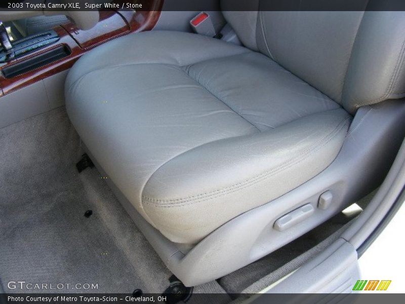 Super White / Stone 2003 Toyota Camry XLE