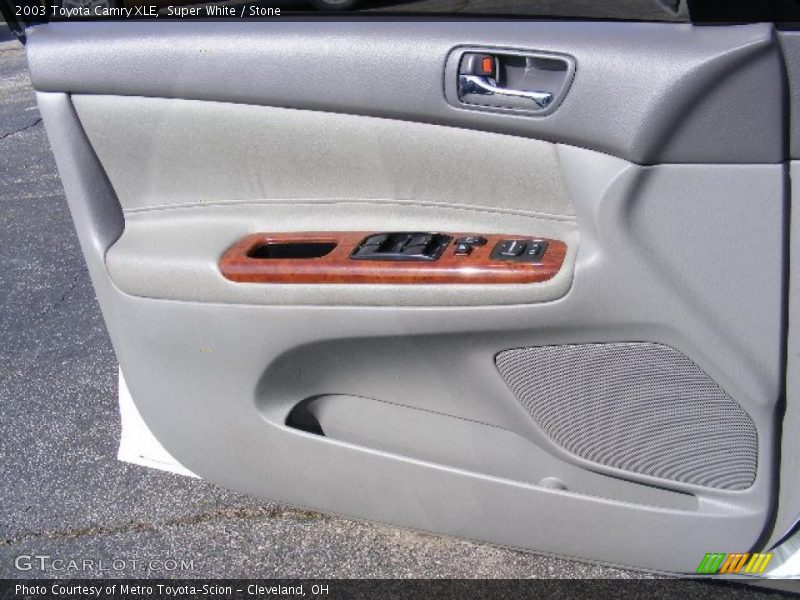 Super White / Stone 2003 Toyota Camry XLE