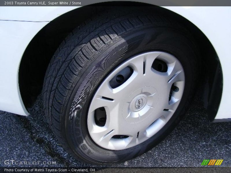 Super White / Stone 2003 Toyota Camry XLE