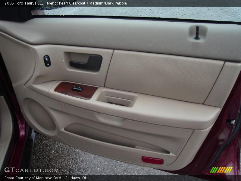 Merlot Pearl Clearcoat / Medium/Dark Pebble 2005 Ford Taurus SEL