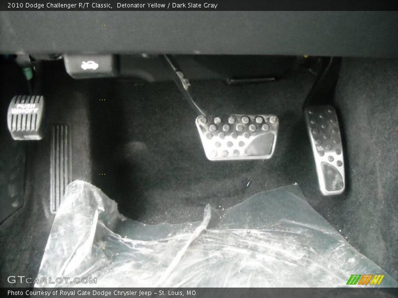 Detonator Yellow / Dark Slate Gray 2010 Dodge Challenger R/T Classic
