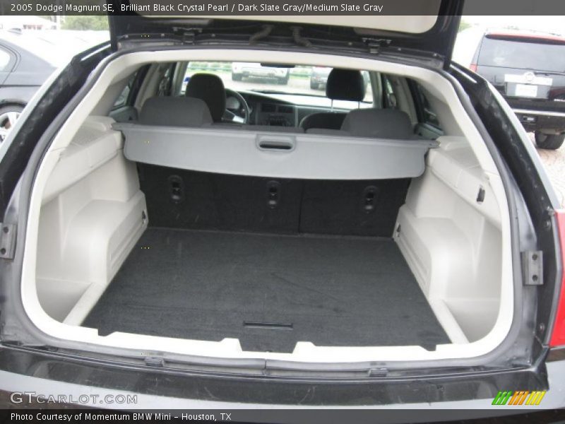 Brilliant Black Crystal Pearl / Dark Slate Gray/Medium Slate Gray 2005 Dodge Magnum SE