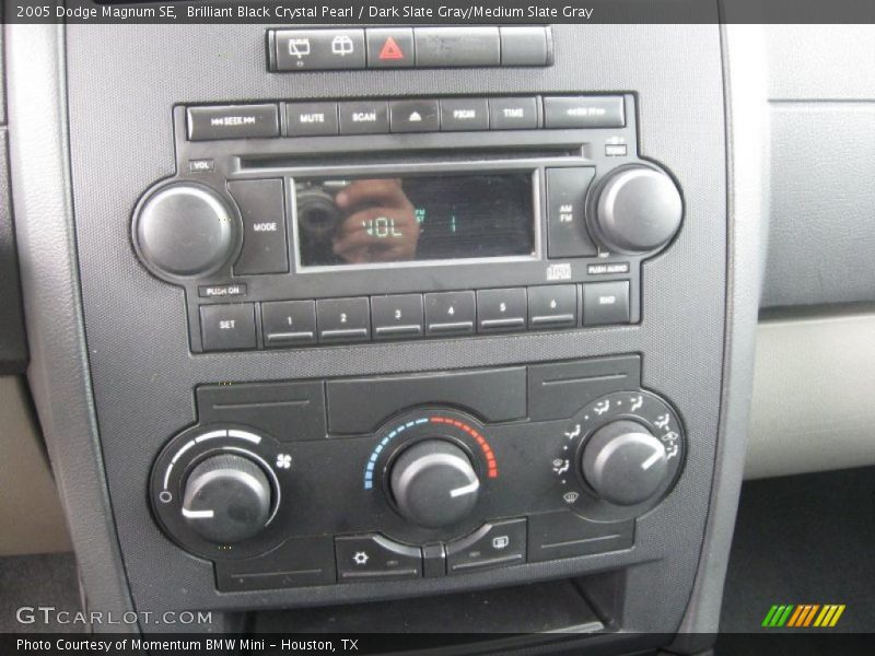 Brilliant Black Crystal Pearl / Dark Slate Gray/Medium Slate Gray 2005 Dodge Magnum SE