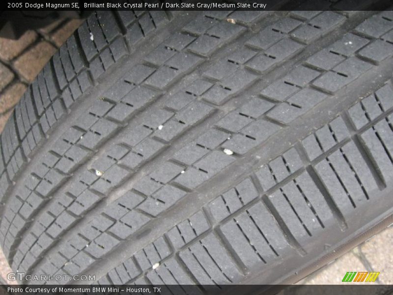 Brilliant Black Crystal Pearl / Dark Slate Gray/Medium Slate Gray 2005 Dodge Magnum SE