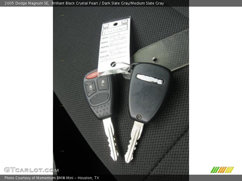 Brilliant Black Crystal Pearl / Dark Slate Gray/Medium Slate Gray 2005 Dodge Magnum SE