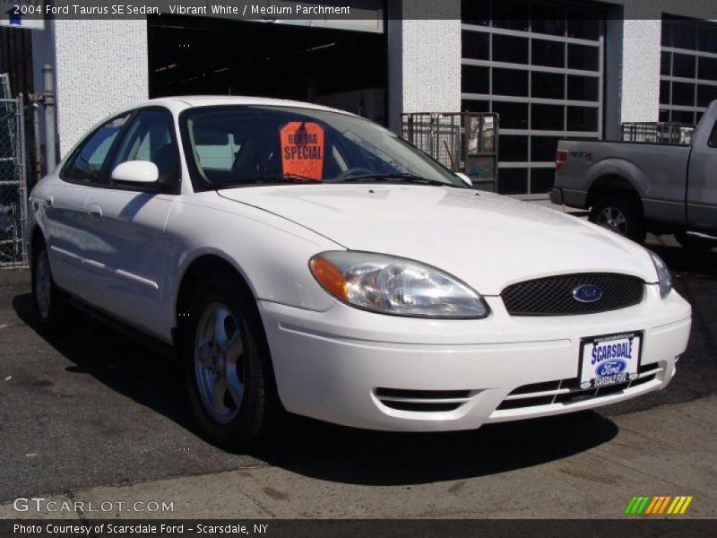 Vibrant White / Medium Parchment 2004 Ford Taurus SE Sedan