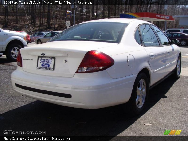 Vibrant White / Medium Parchment 2004 Ford Taurus SE Sedan