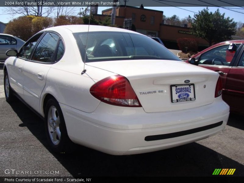 Vibrant White / Medium Parchment 2004 Ford Taurus SE Sedan