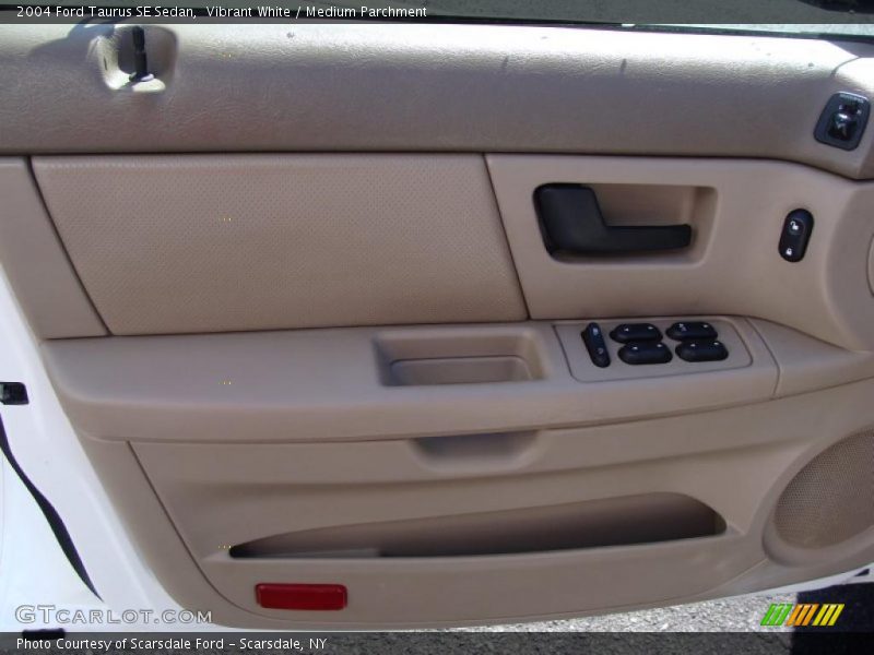 Vibrant White / Medium Parchment 2004 Ford Taurus SE Sedan