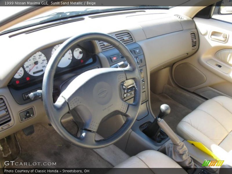 Sunlit Sand Metallic / Beige 1999 Nissan Maxima GLE