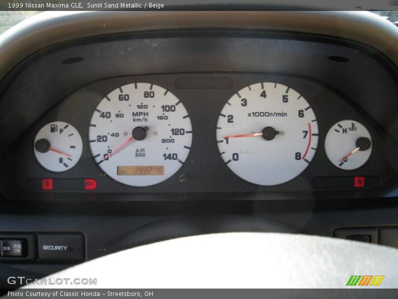 Sunlit Sand Metallic / Beige 1999 Nissan Maxima GLE