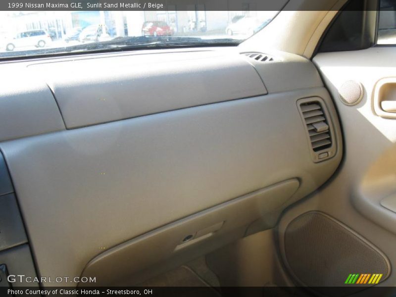 Sunlit Sand Metallic / Beige 1999 Nissan Maxima GLE