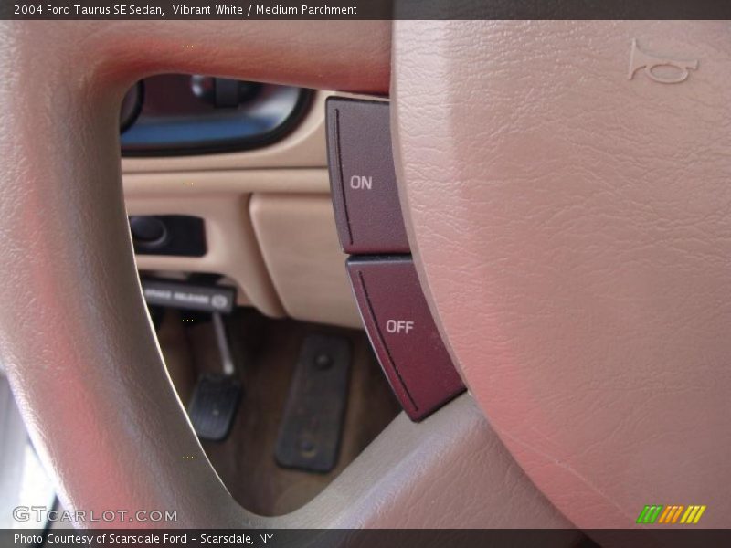 Vibrant White / Medium Parchment 2004 Ford Taurus SE Sedan