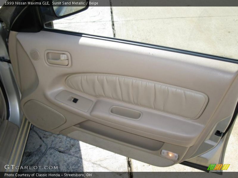 Sunlit Sand Metallic / Beige 1999 Nissan Maxima GLE